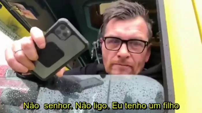 Imagem de chamada para Vídeo: Caminhoneiro canadense desabafa sobre Passaporte Sanitário